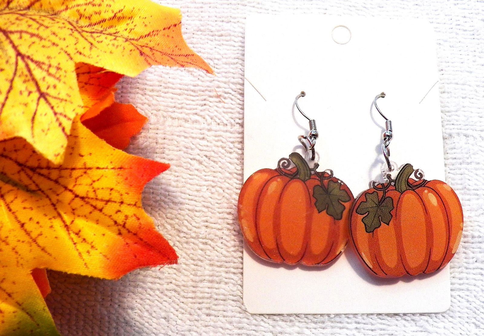 CLASSIC AUTUMN FALL PIERCED EARRINGS AUTUMN ORANGE PUMPKIN LEAVES ACRYLIC X25C