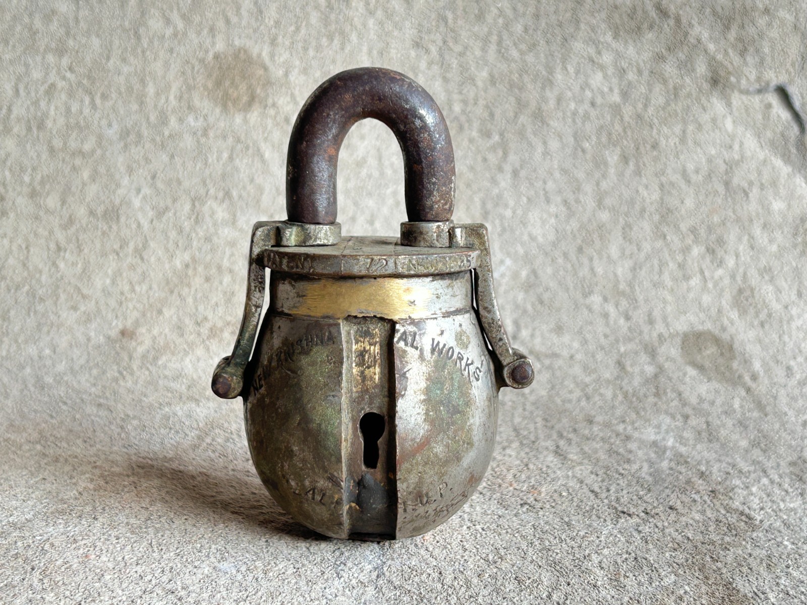 RARE OLD VINTAGE SOLID BRASS UNIQUE SHAPE PADLOCK NO HAVE KEY