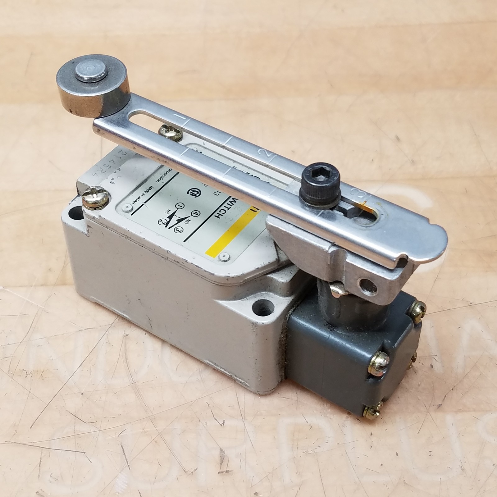 Omron WLCA2-2TS Limit Switch - USED