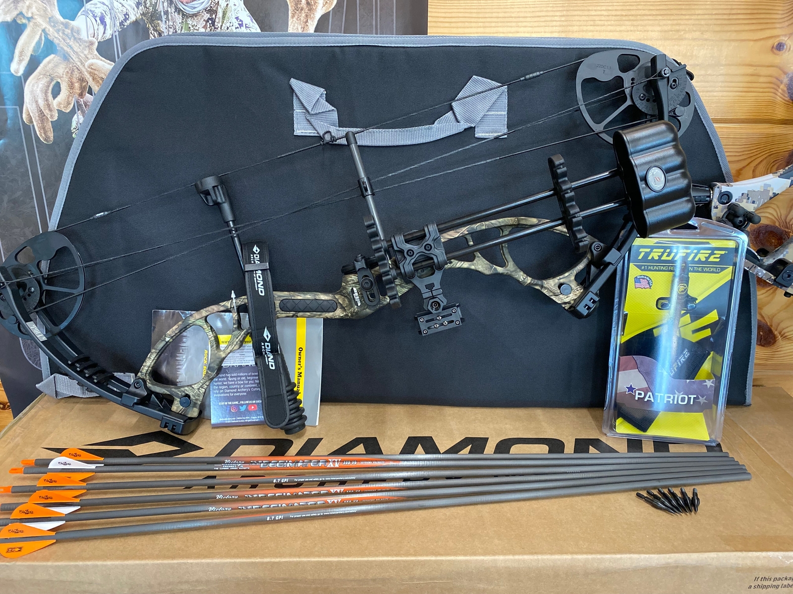 Diamond Bowtech Edge XT RH Compound Bow Package