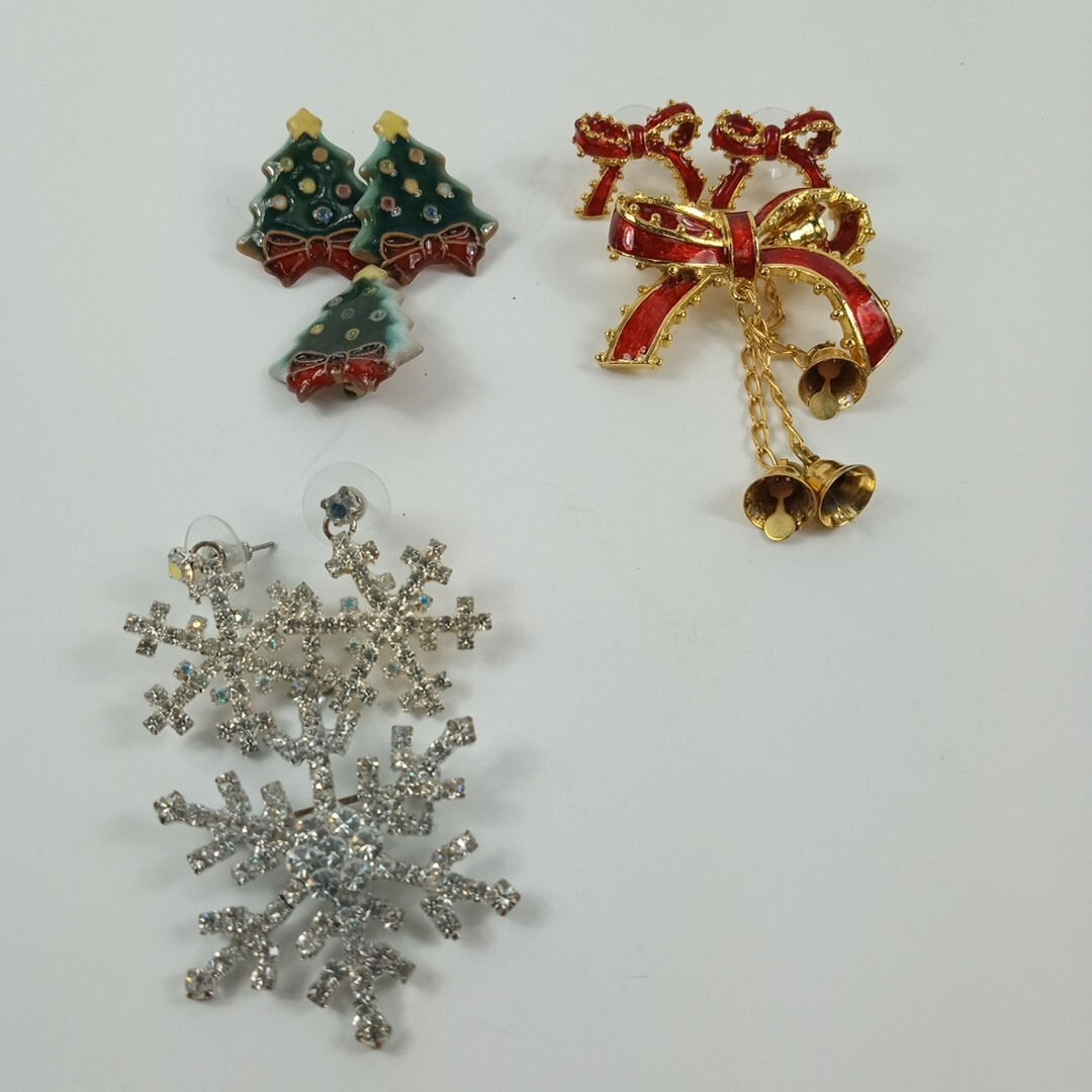 Christmas Earing And Matching Pin Lot Of 3