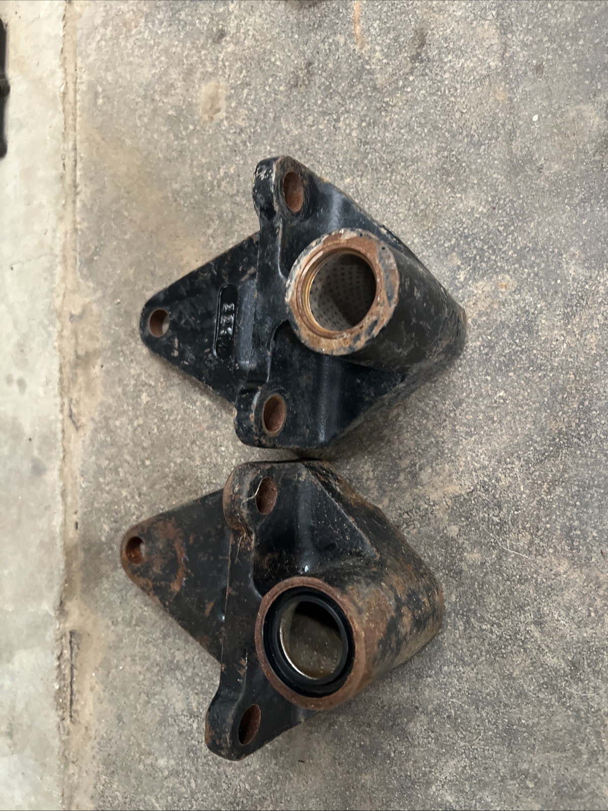 PETERBILT 379 SPRING HANGER 3731758