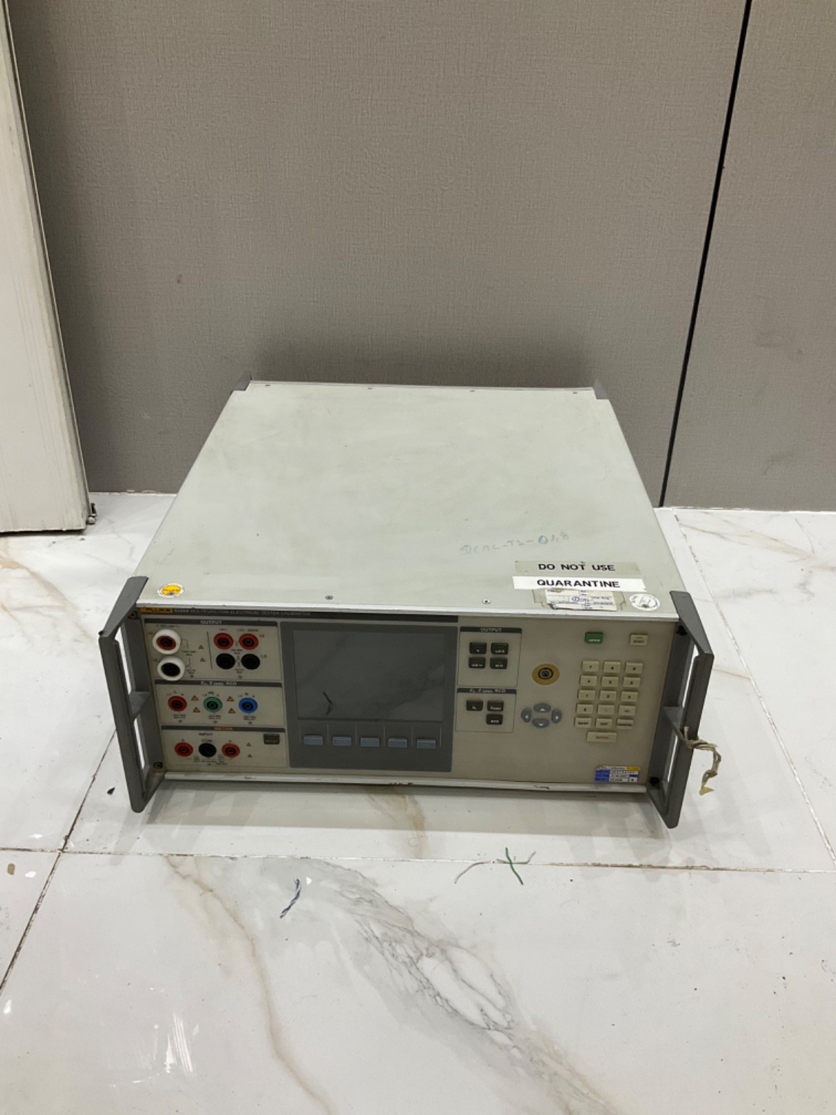 FLUKE 5320A MULTIFUNCTION ELECTRICAL TESTER CALIBRATOR