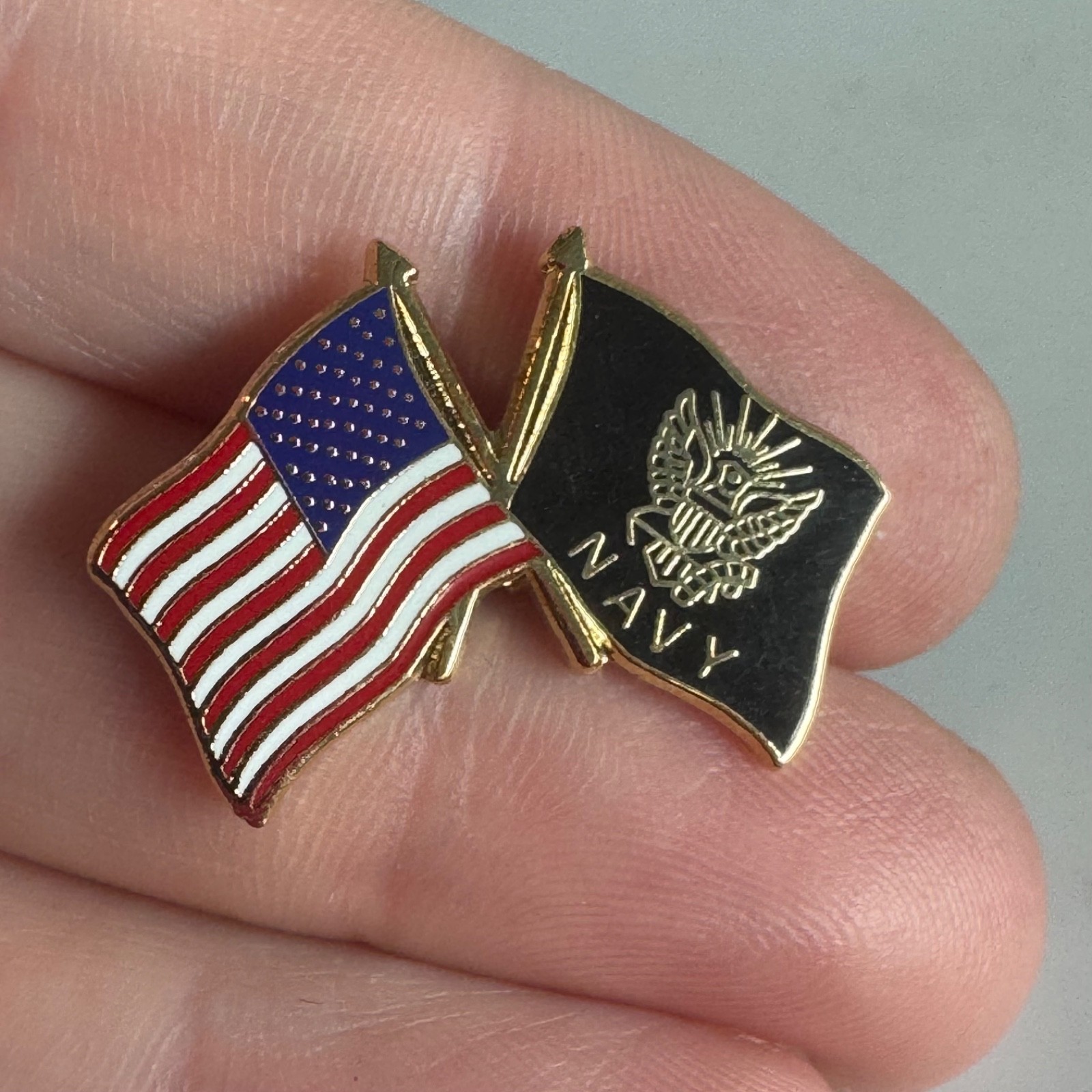 US Navy Crossed Flags Enamel Lapel Pin USA American Flag Tie Tack