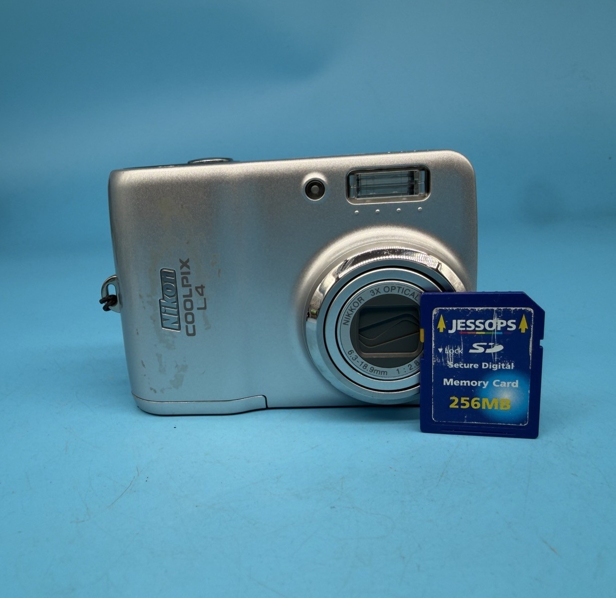 Nikon Coolpix L4 4.0MP Digital Camera With SD Card, Silver - Tested