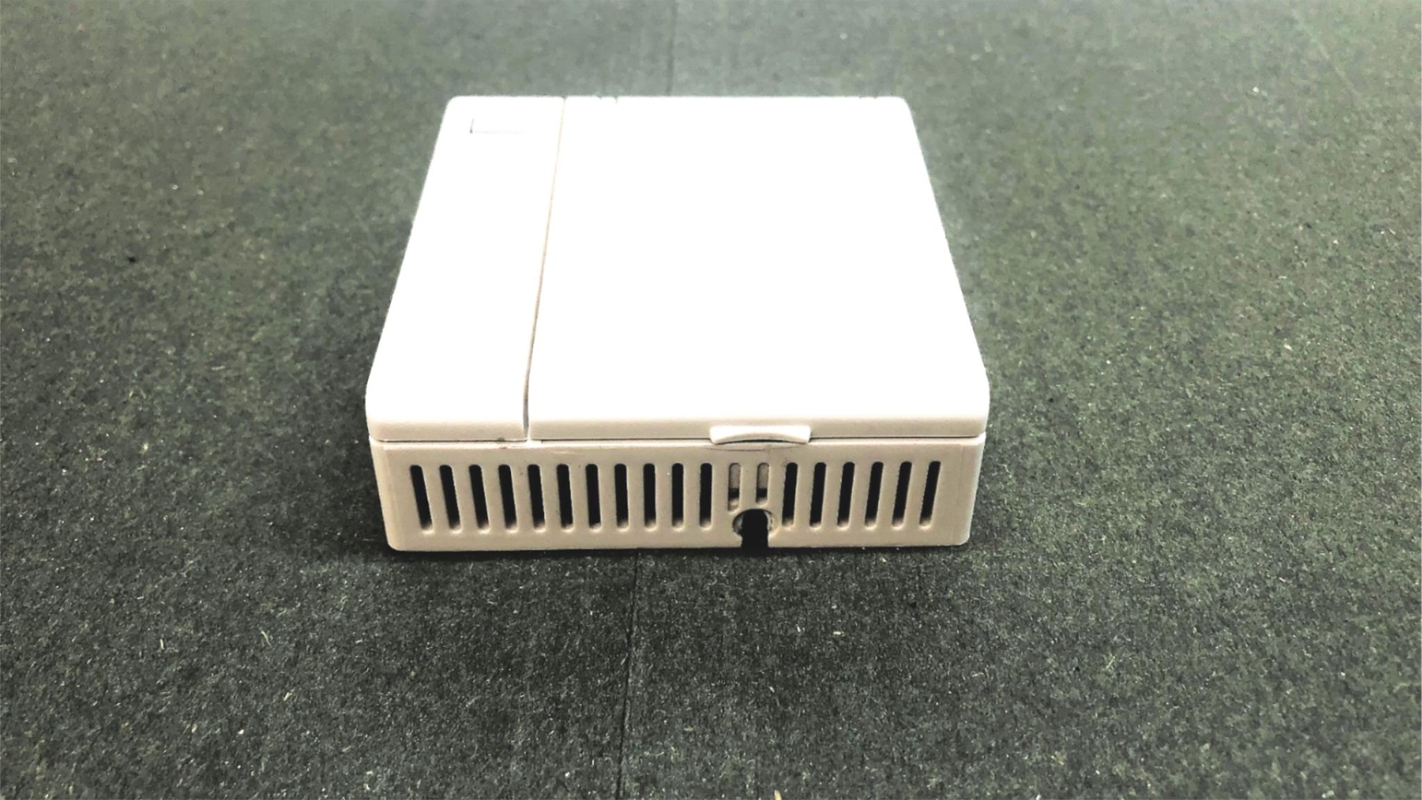 ​Johnson Controls Rev-D Temperature Sensor With Mount ​TE-67NP-1N00 USED