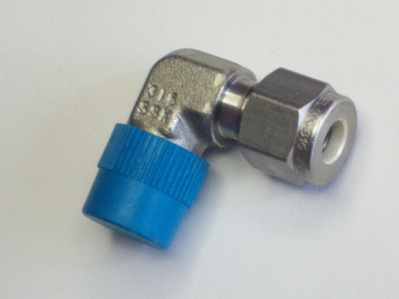 1- Swagelok Stainless Steel Elbow, 1/4" OD Tube x 1/4" Male NPT, SS-400-2-4