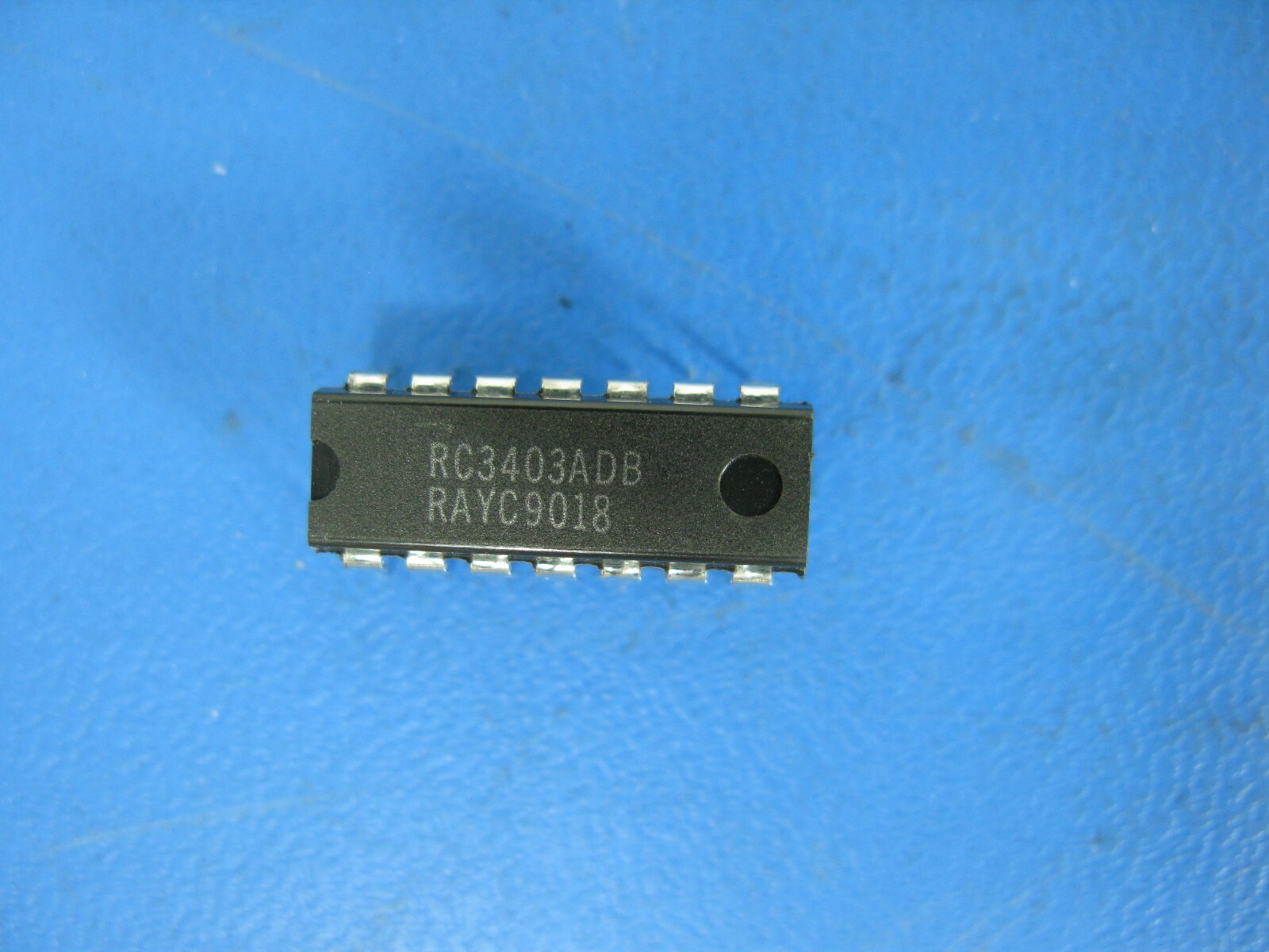 (1) RC3403ADB RC3403A Raytheon Ground Sensing Total Quad Operational Amplifier