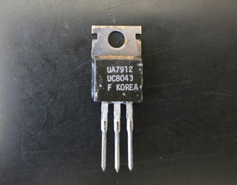 UA7912 - Fairchild SEMICONDUCTOR -12V Negative Voltage Regulator ~NEW~
