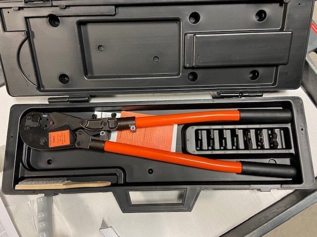 Thomas & Betts TBM8S Manual Ratchet Lug Compression Crimper with 8 Dies - NEW