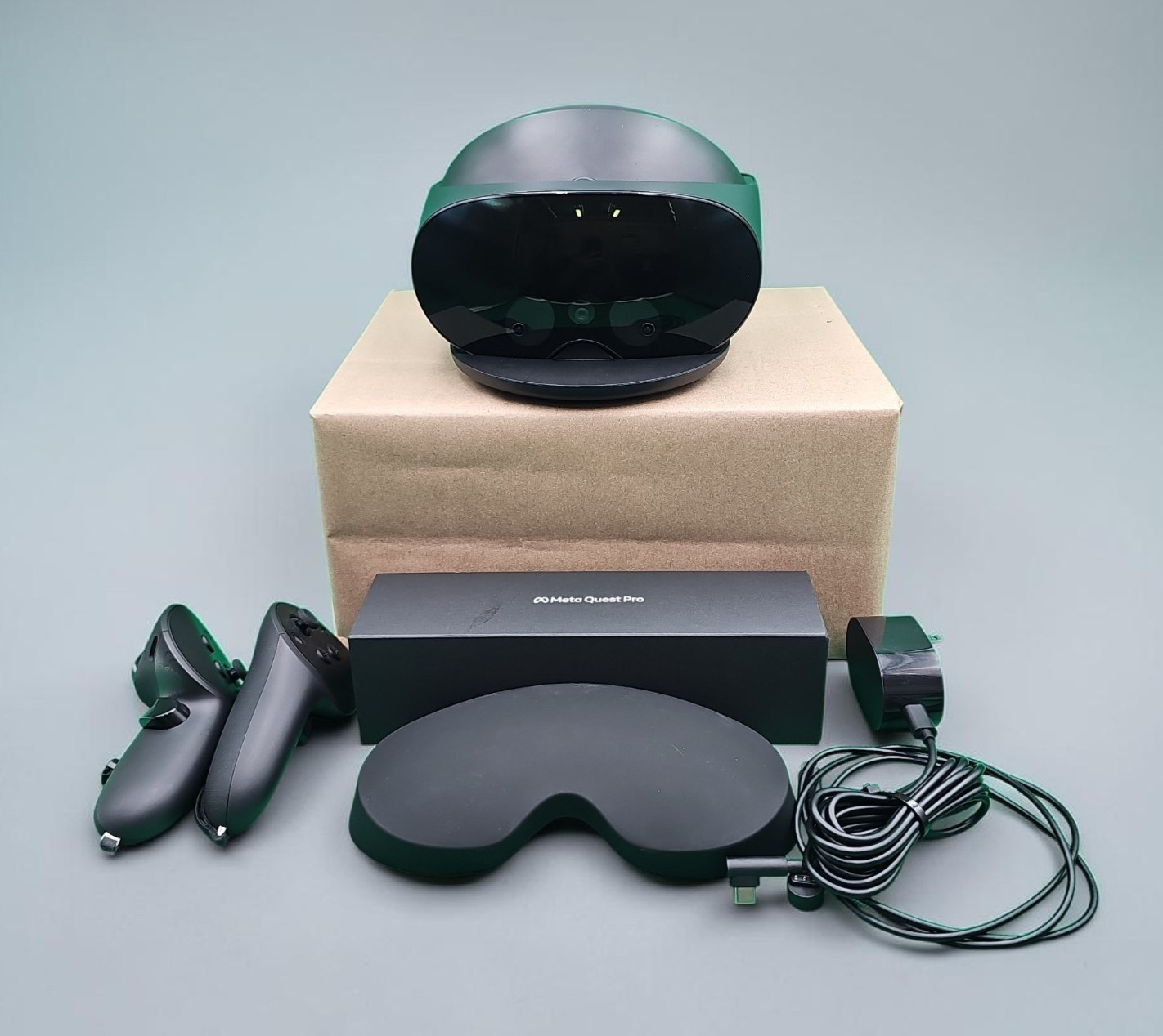 Meta Oculus Quest Pro System All-in-One VR Headset 256GB
