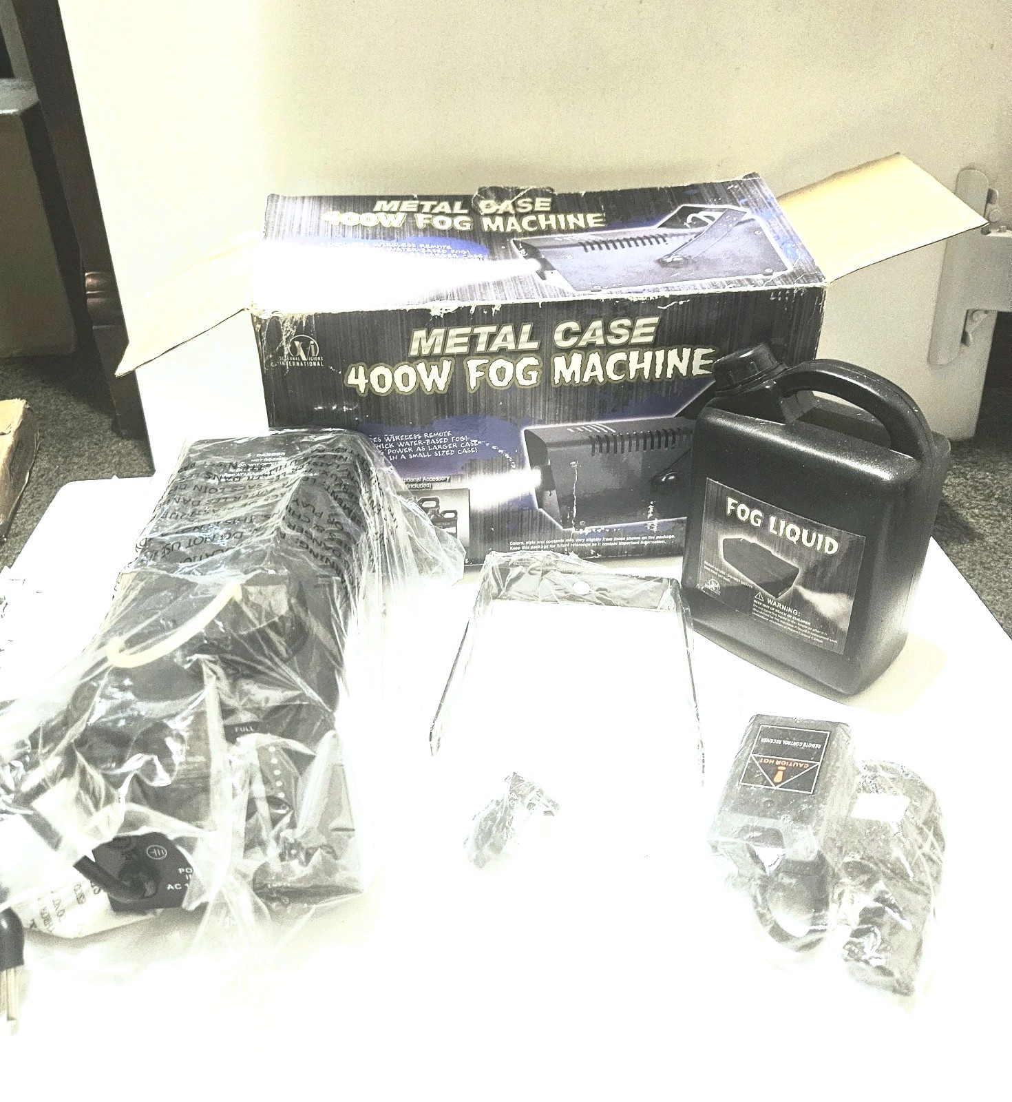 Seasonal Visions 400W Metal FOG MACHINE + Wireless Remote + FOG JUICE - NEW!