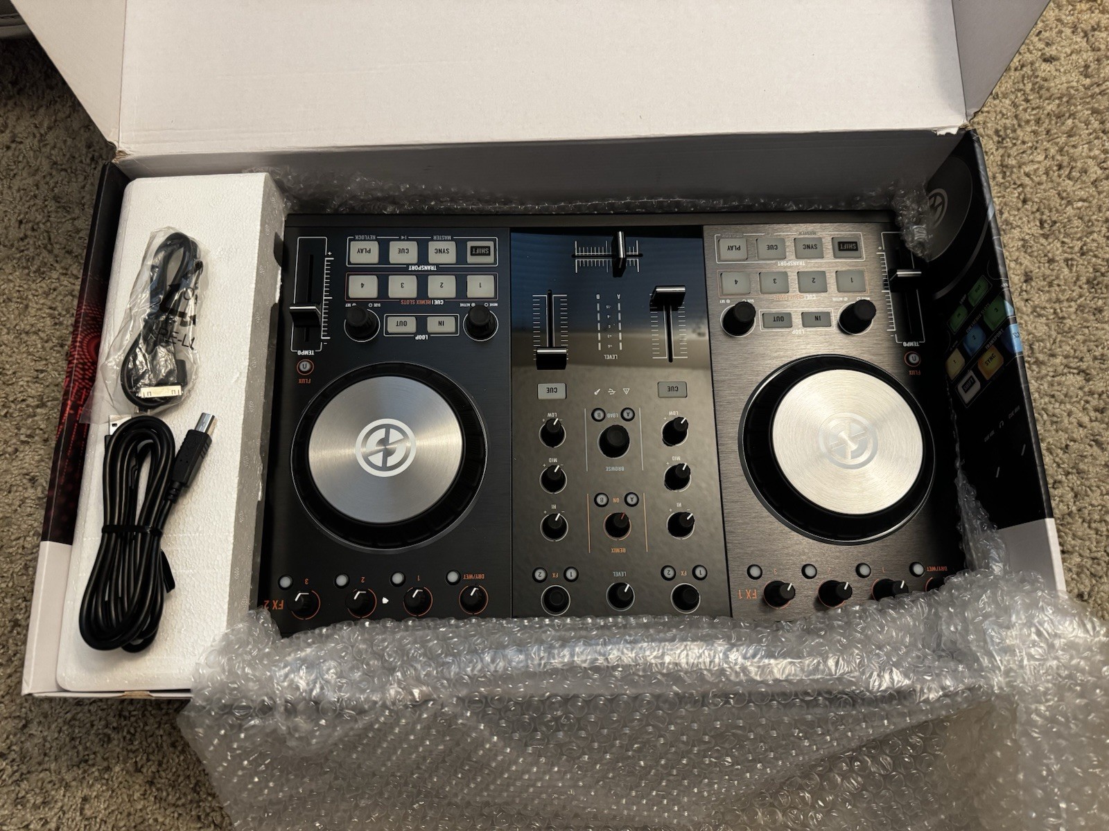 Native Instruments Traktor Kontrol S2 MK2 DJ Controller
