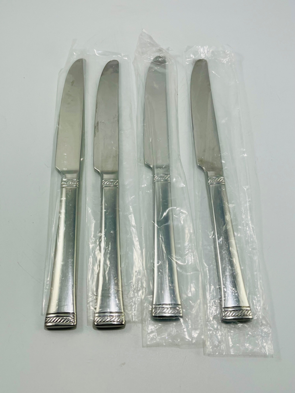 MIKASA 18/10 Stainless Steel Set of 4 ROPE Glossy Dinner Knives 9.5" New