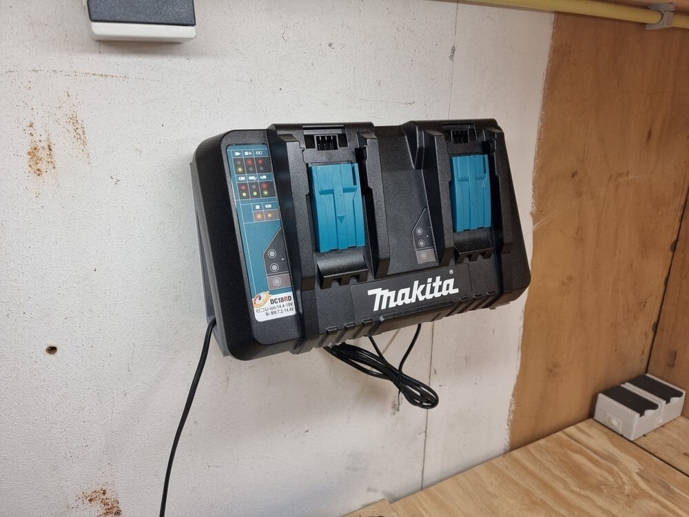 3D Printed Wall Mount for Makita DC18RD Battery Charger