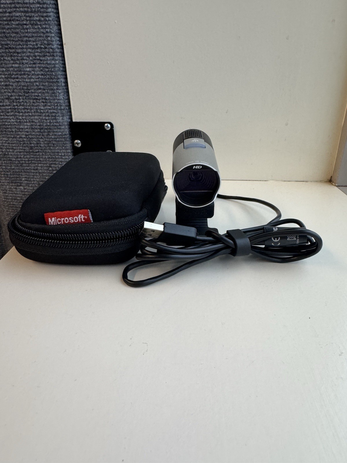 Microsoft LifeCam Webcam. Black With Built In Microphone, USB Connection.