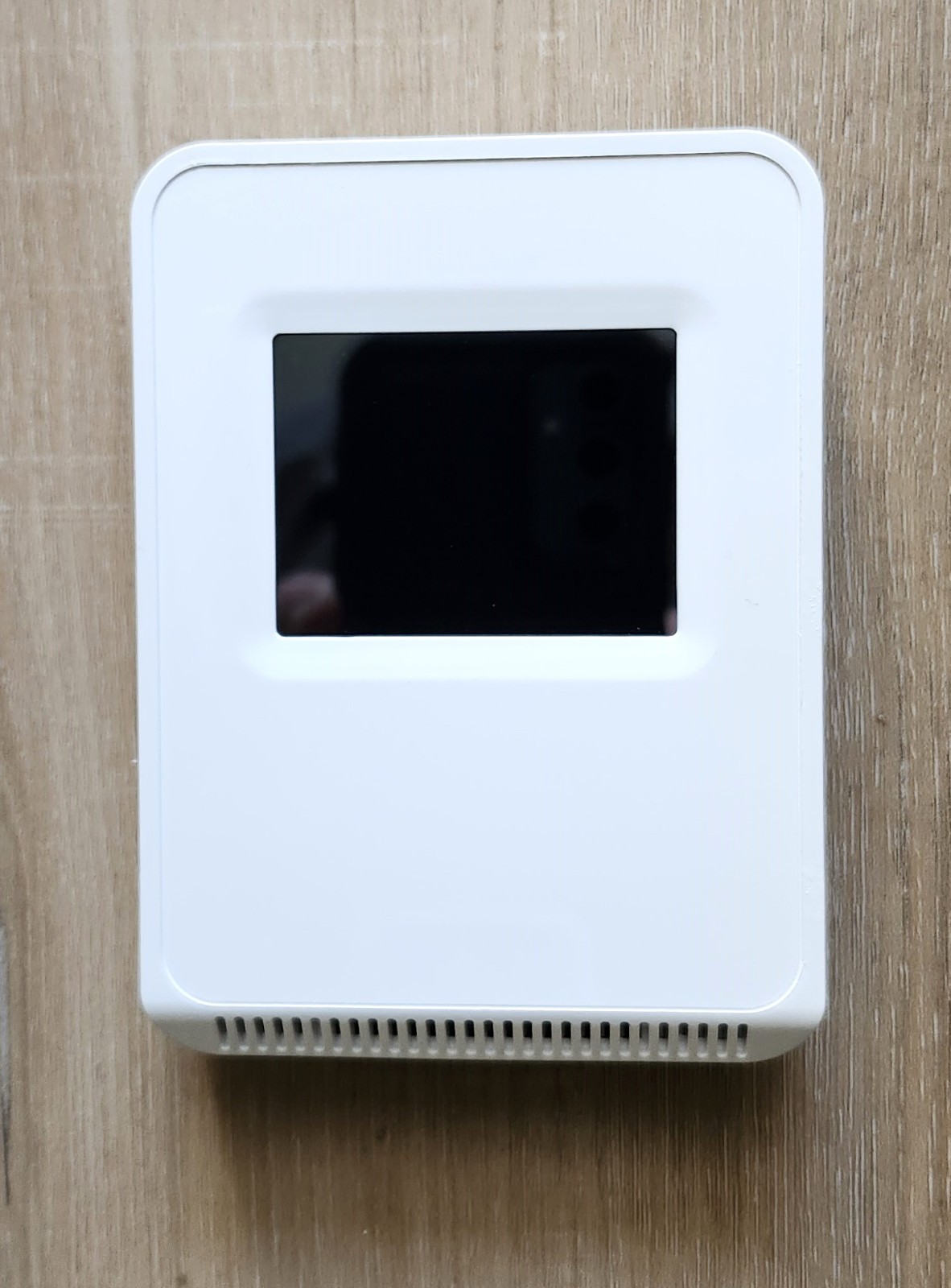 Veris HW2TA2A Wall Humidity Sensor, Touchscreen, 2%,Temp Transmitter