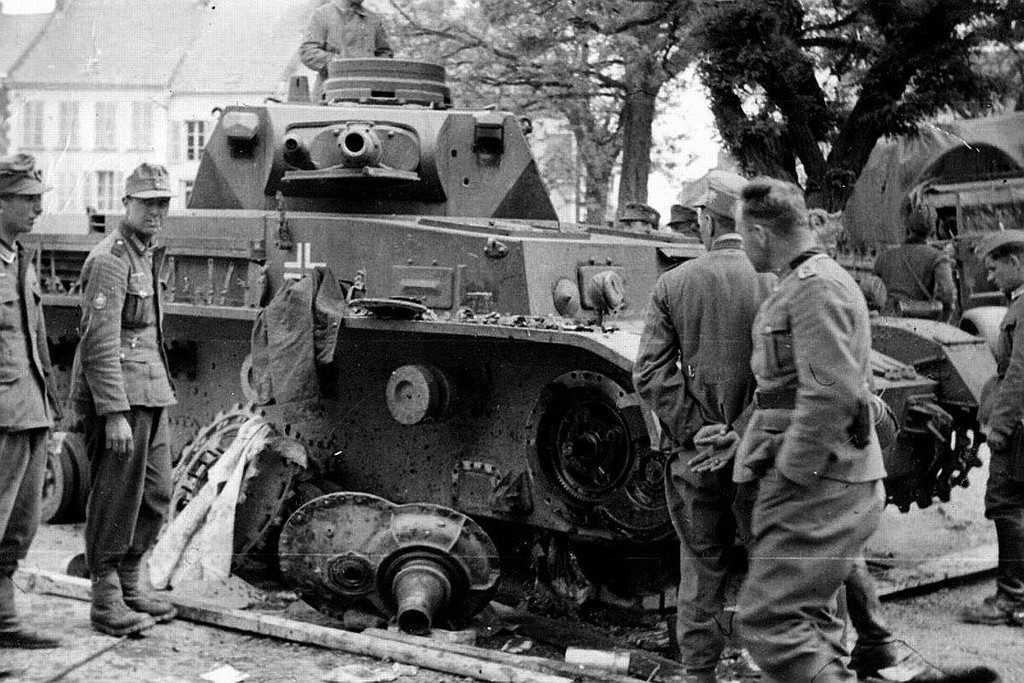 WWII B&W Photo German Soldiers Examine Damaged Panzer WW2 World War Two / 4074