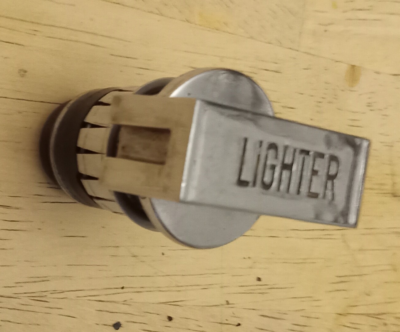 VINTAGE CASCO CIGARETTE LIGHTER (CHROME)