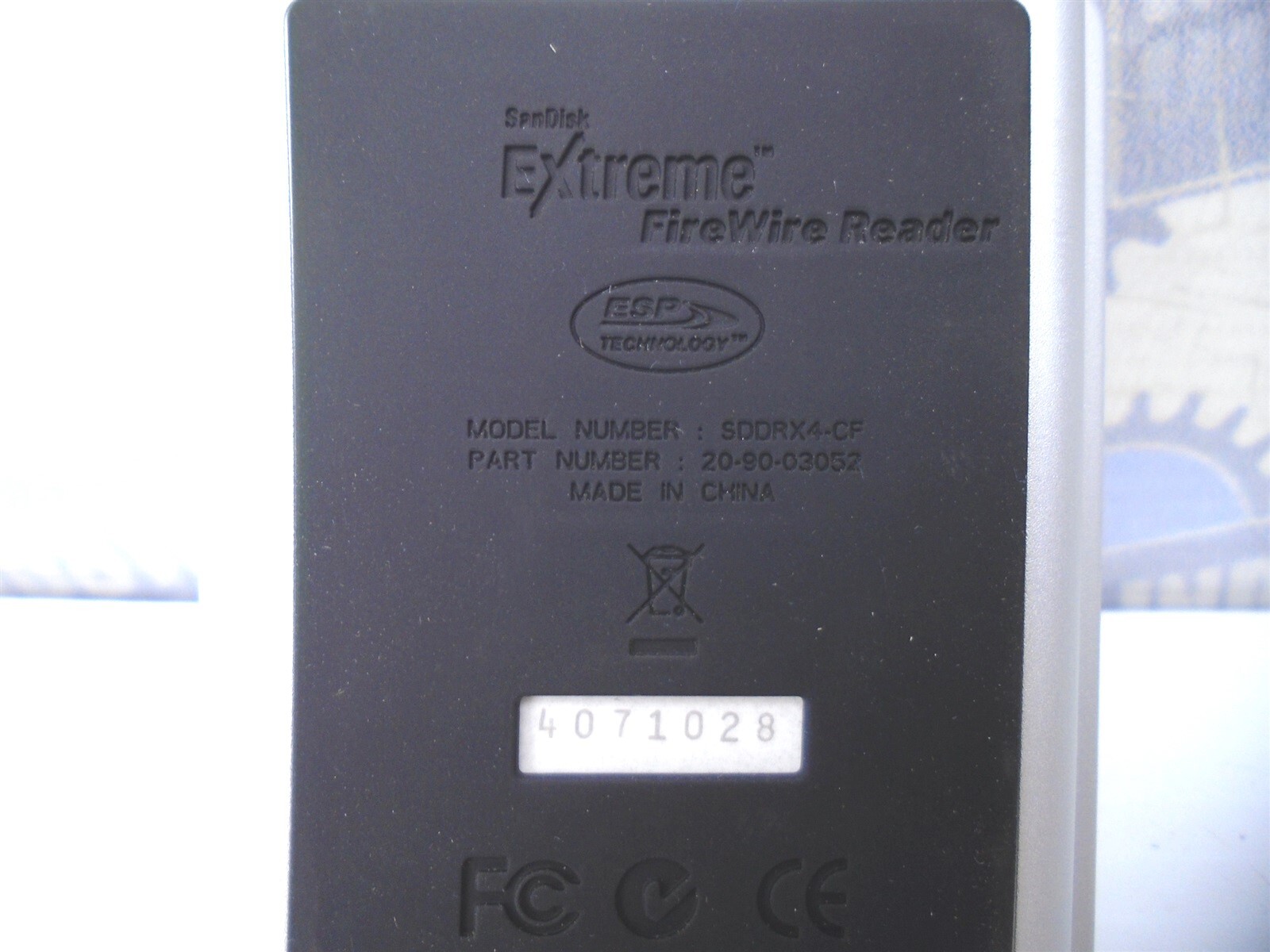 SANDISK - SDDRX4-CF-901 - EXTREME - Firewire CompactFlash READER - (NEW in BOX)