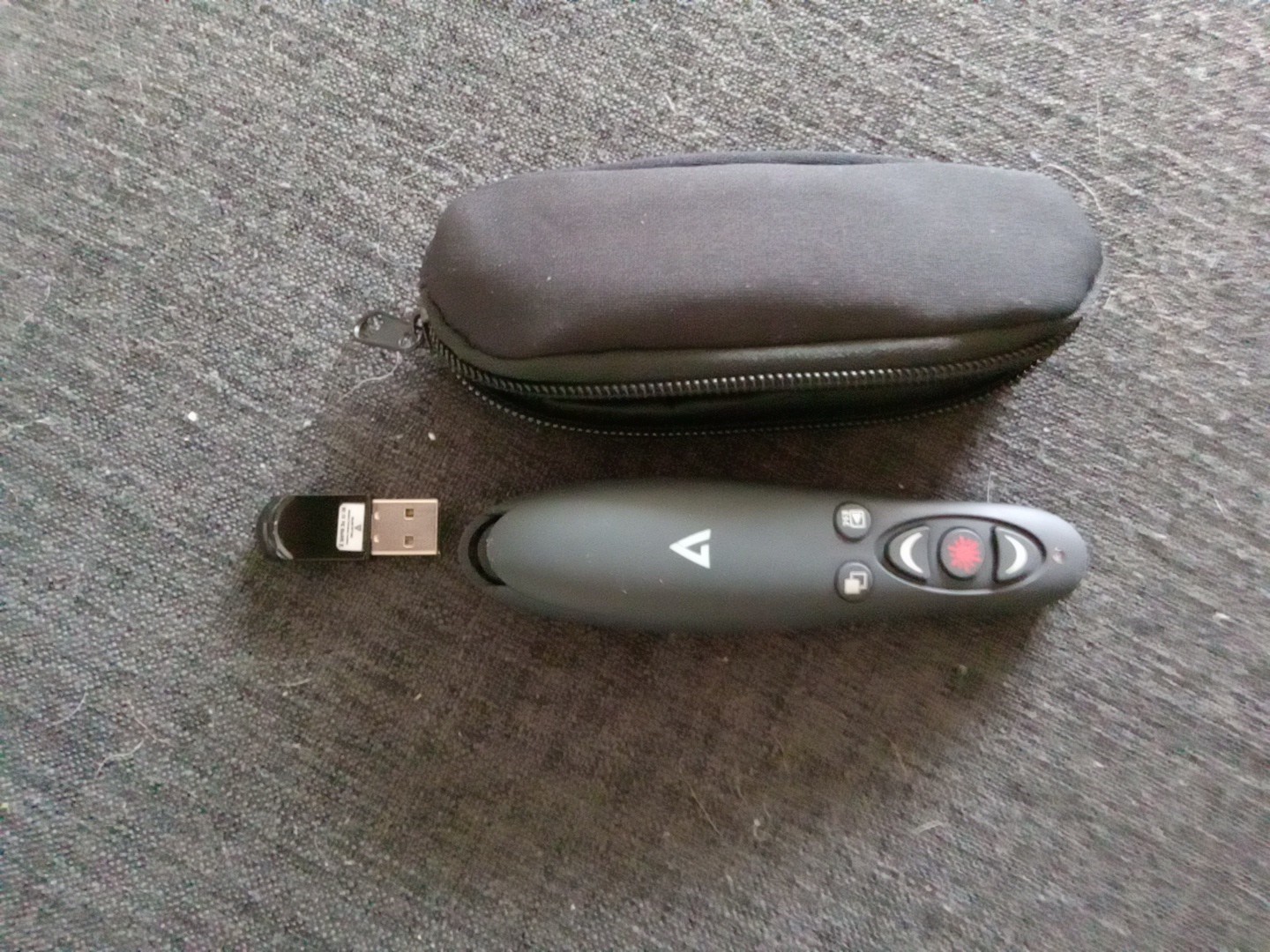 V7 Professional Wireless Presenter Laser Pointer 35Ft. Reach WP100024G19NB