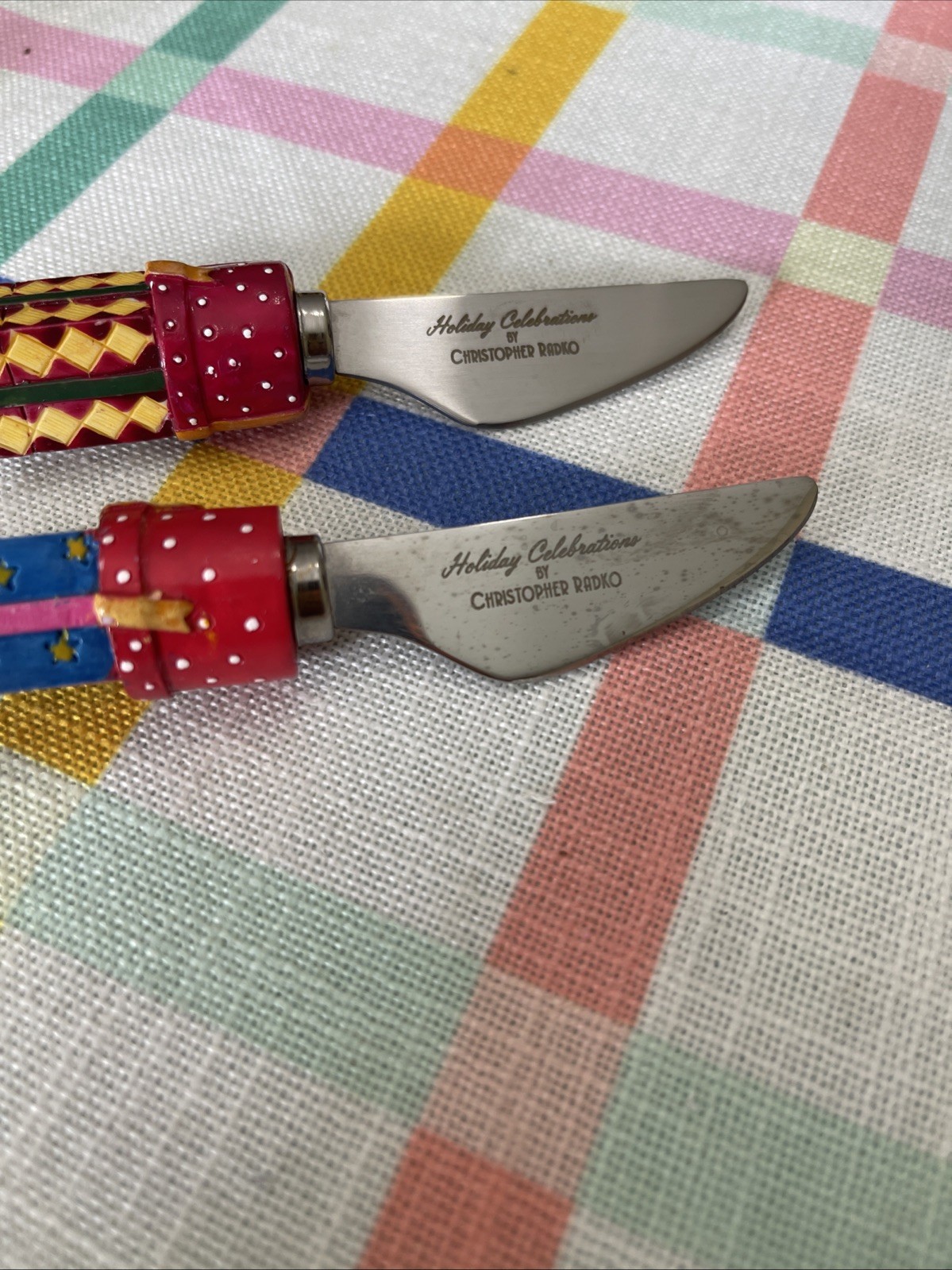 2 Knife Spreadable Set. Handles Are Christmas Packages Made By Christopher Radio