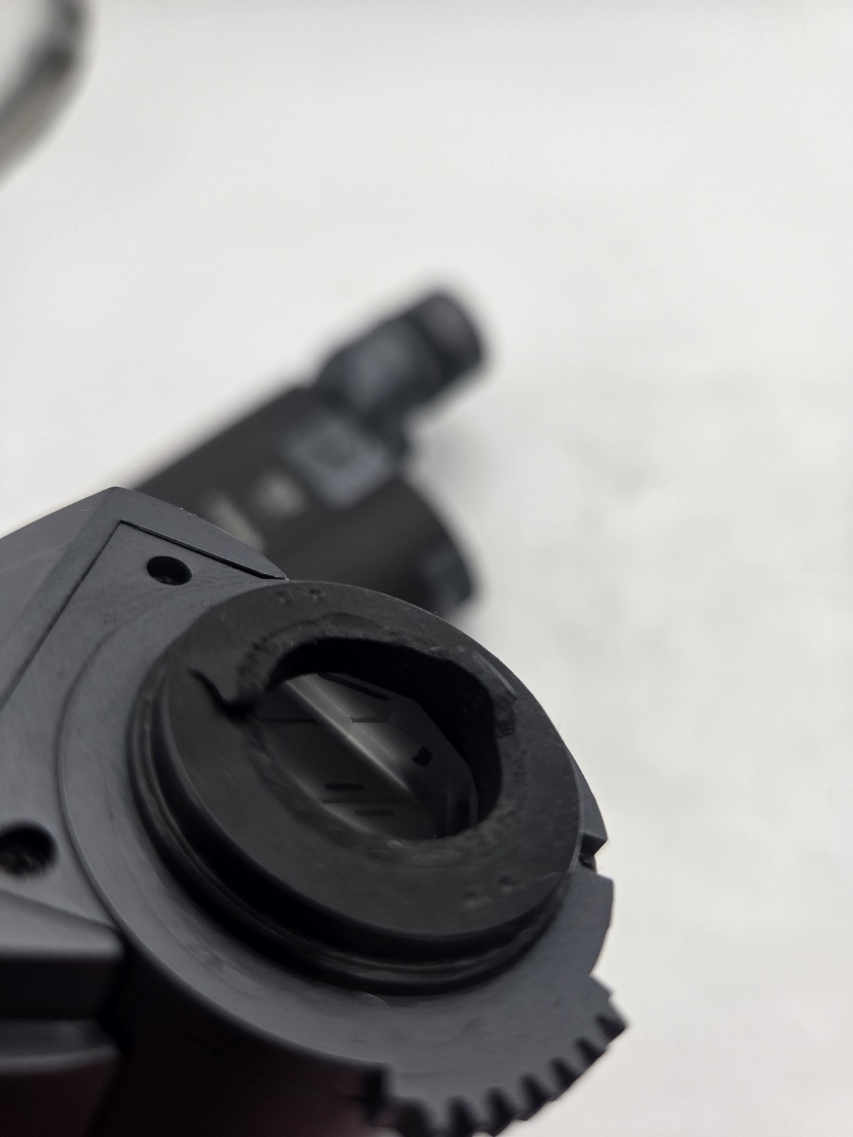 Fujinon 20x40 Techno-Stabi Image-Stabilized Binoculars and case needs fixed