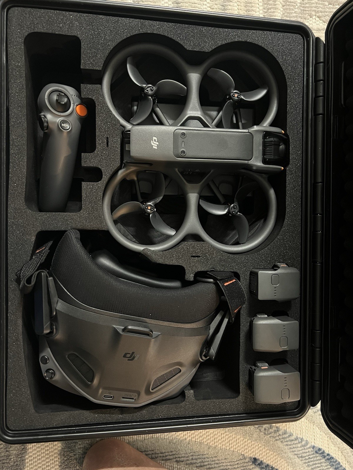 DJI Avata 2 FPV Drone Combo Goggles N3 RC Motion 3 + 3 Battery Case