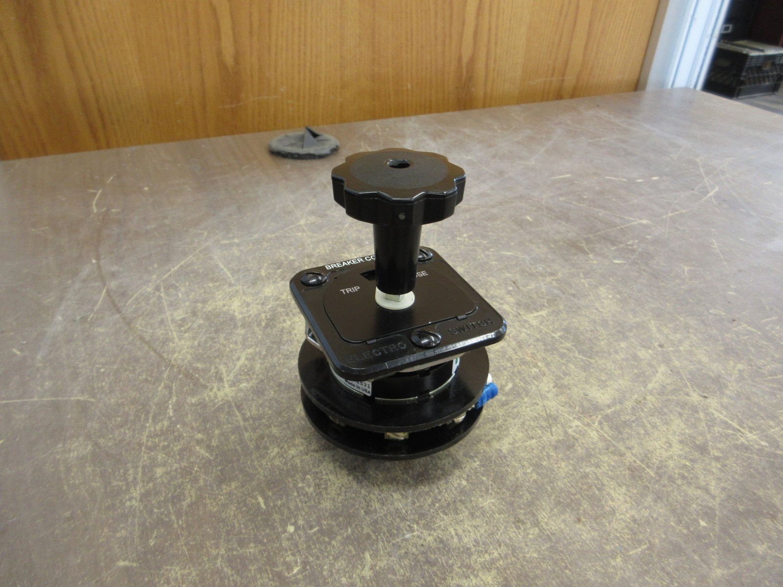 Electroswitch Series 24 Breaker Control Rotary Switch 2440D Used