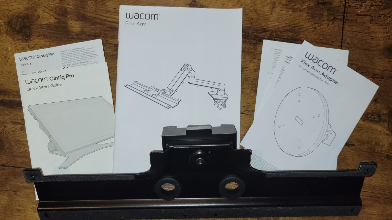 Wacom Cintiq Pro 27" + FLEX-Arm + RETRO-Fit adapter, W/ All Accessories.