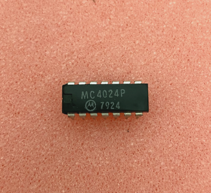 Motorola MC4024P Dual Voltage Controlled Multivibrator