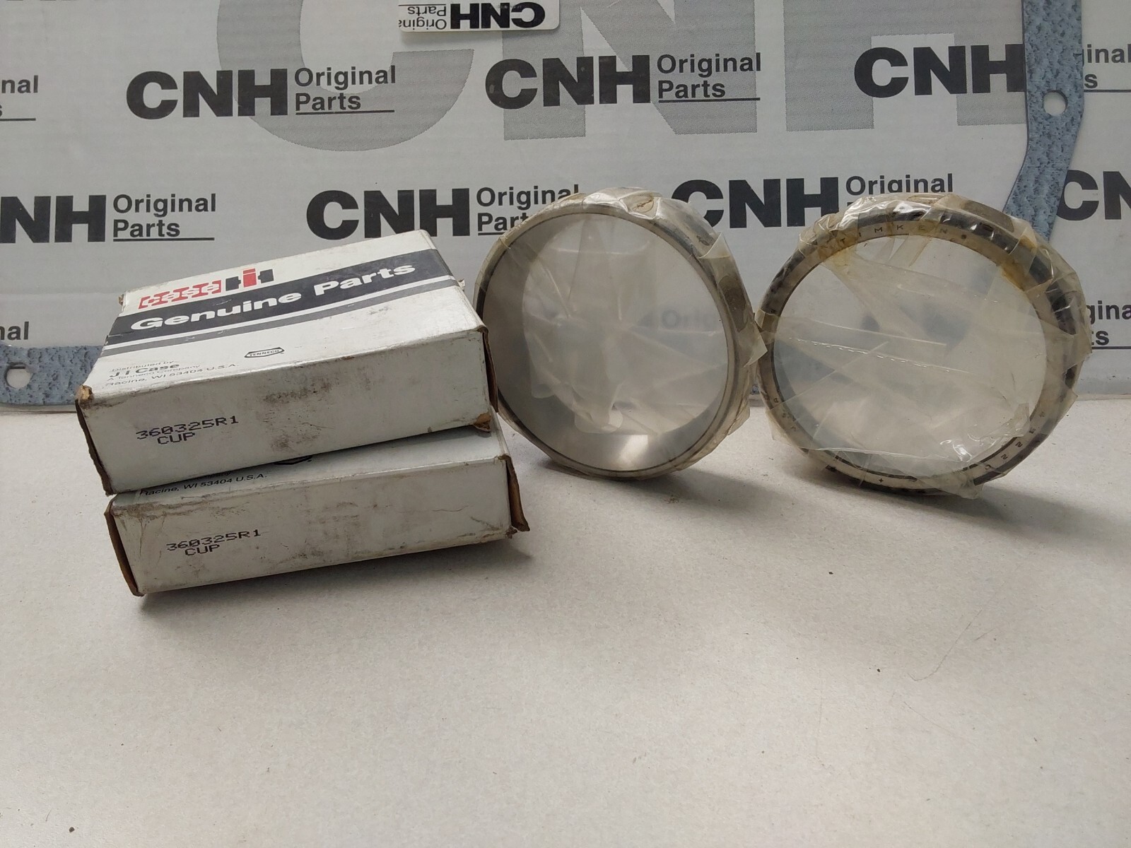 BEARING CUP FOR CASE NEW HOLLAND FITS 81 MODELS. Part # 360325R1 517511. 1pc