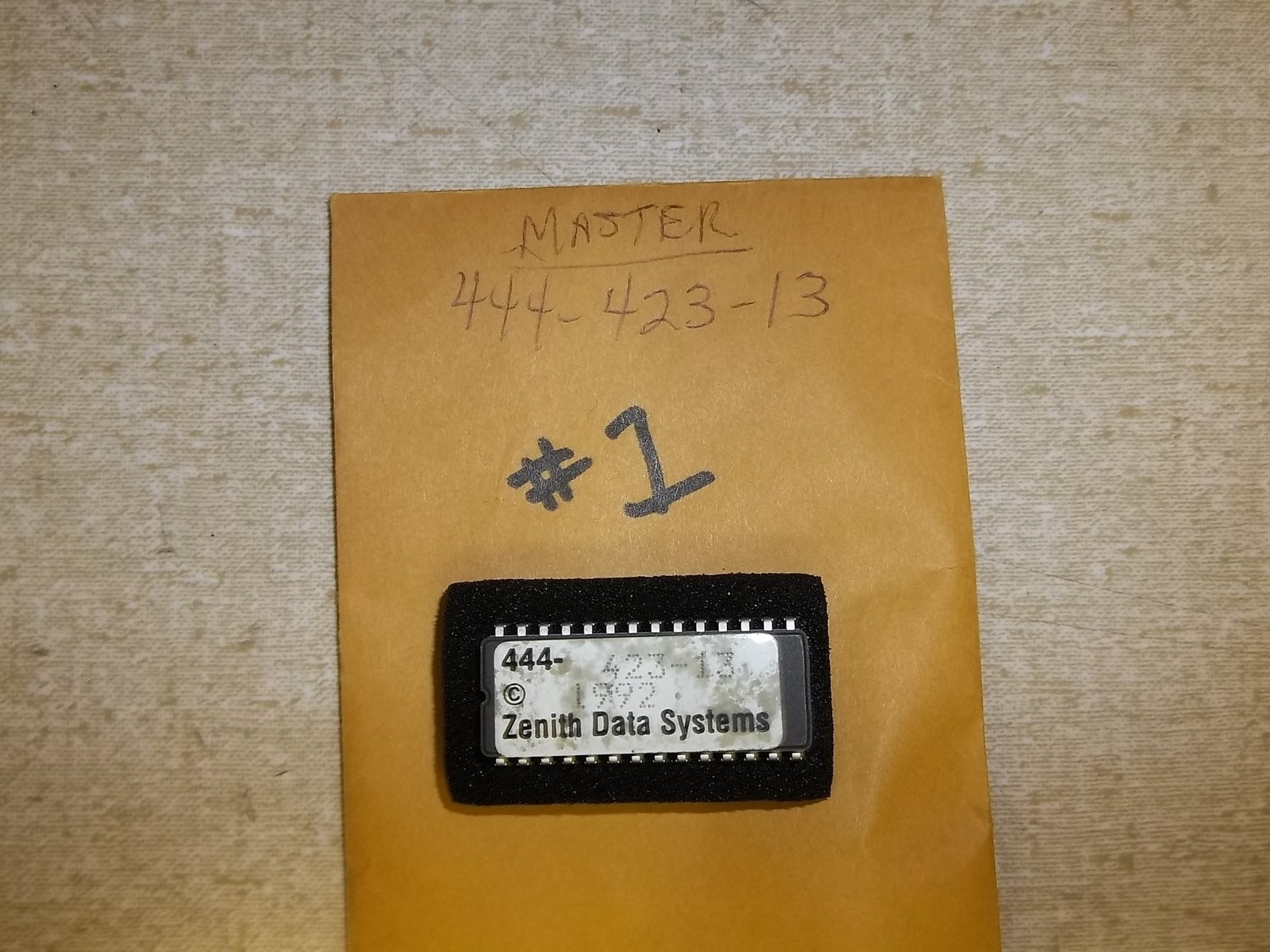 Zenith Data Systems 444-423-13 Pin Chip *FREE SHIPPING*