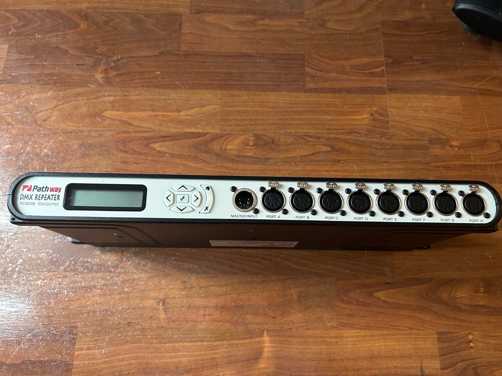 Pathway Model 9116 DMX Repeater Pro, Fully Isolated, 8-Way 5 PIN XLR