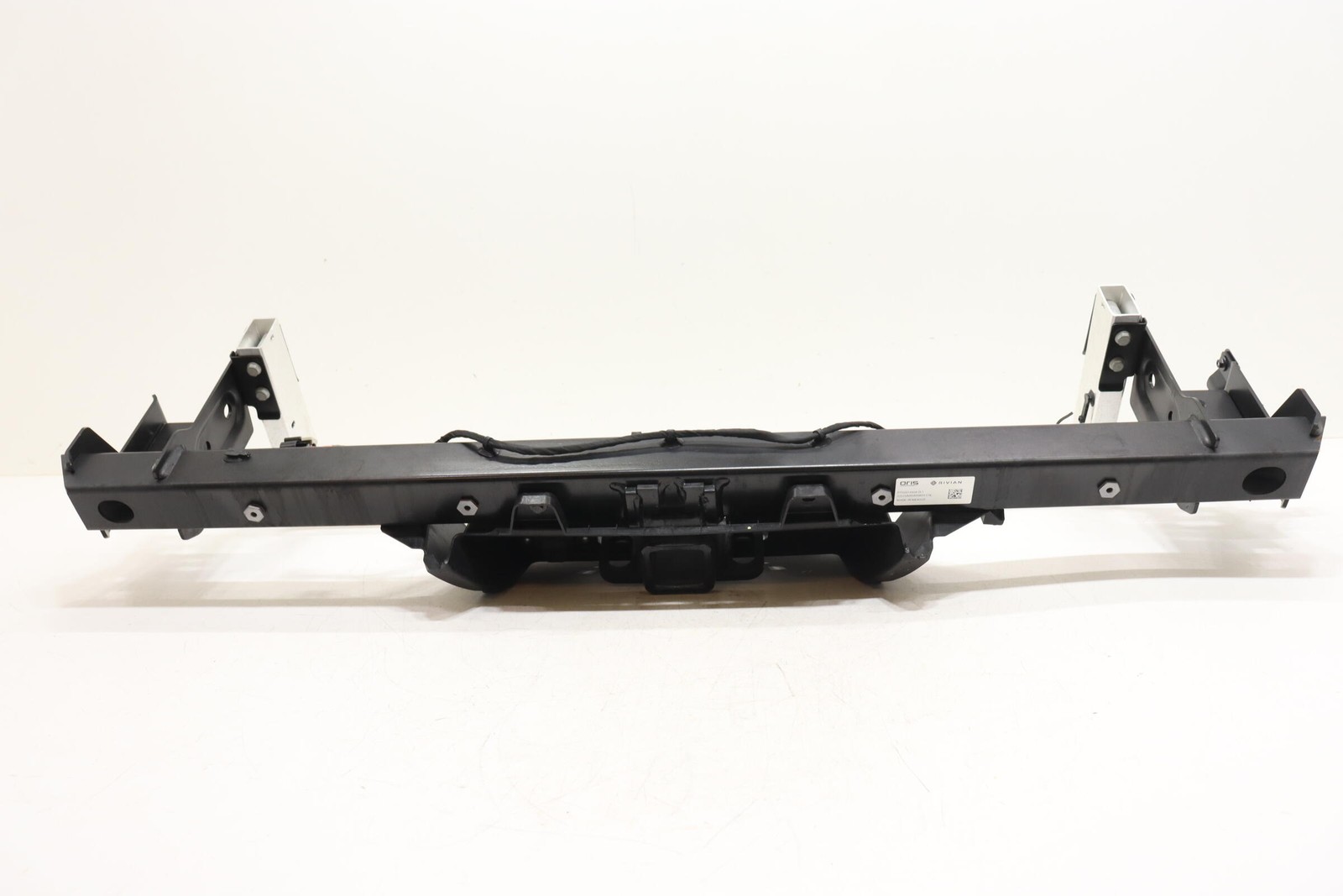 2022 - 2024 RIVIAN R1S REAR BUMPER LOWER TRAILER TOW HITCH BAR OEM PT00013904