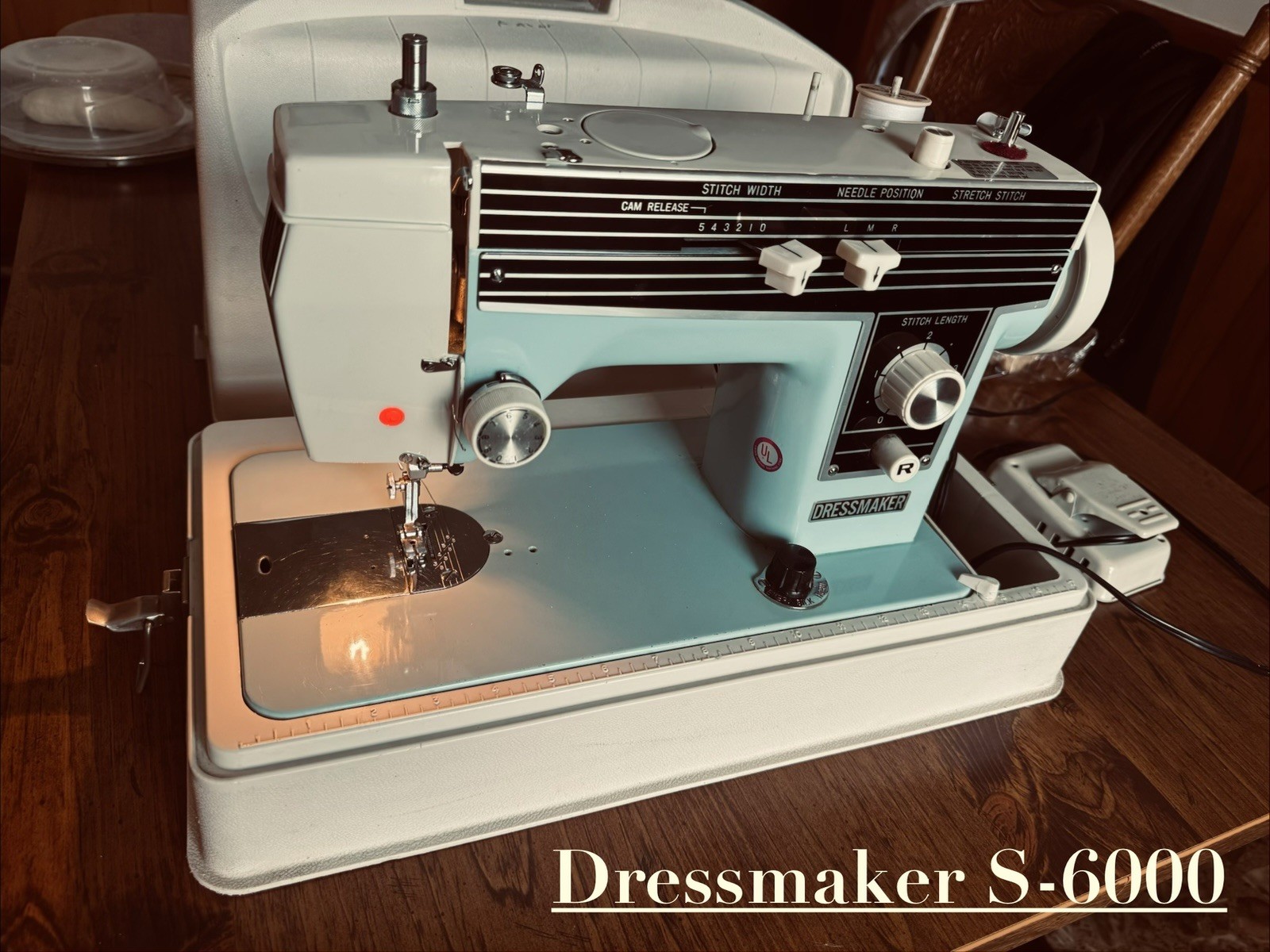 Fully Working Dressmaker Model S-6000 Portable Sewing Machine Vintage With Extra