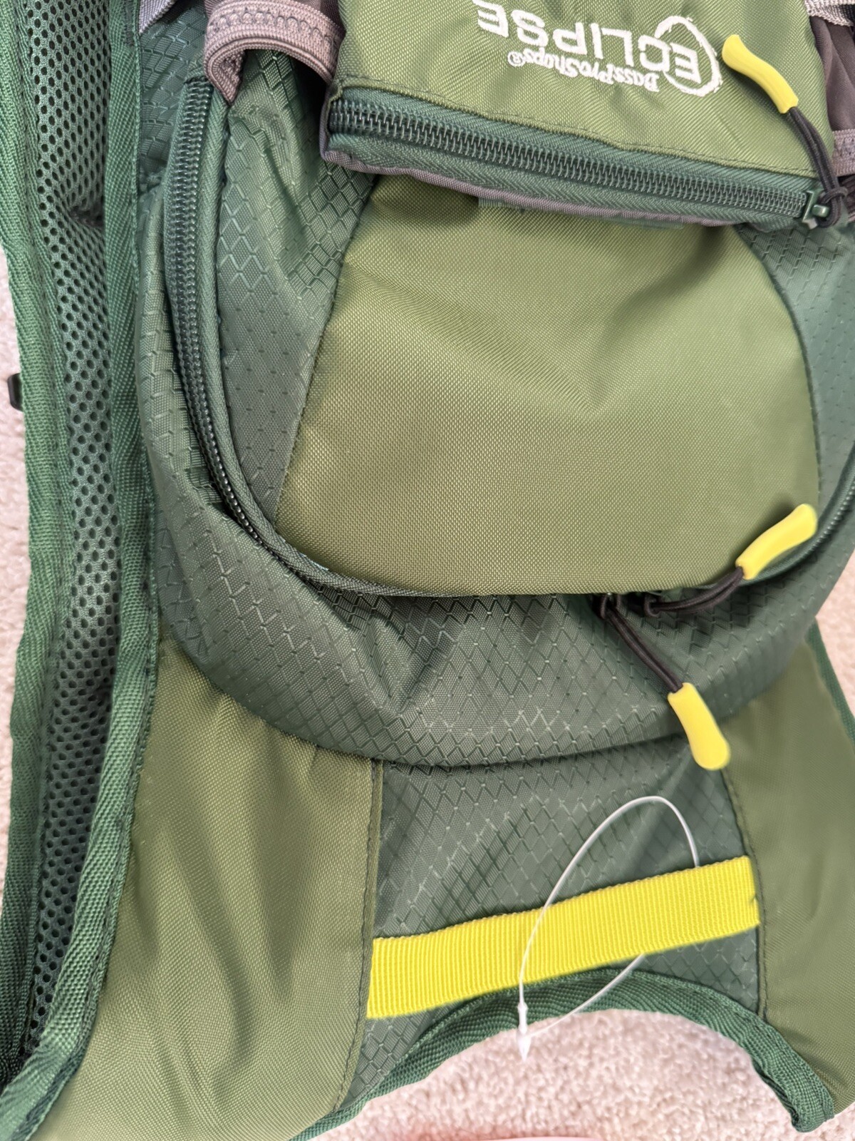New Bass Pro Shops Eclipse 2.0L Hydration Pack for Hiking