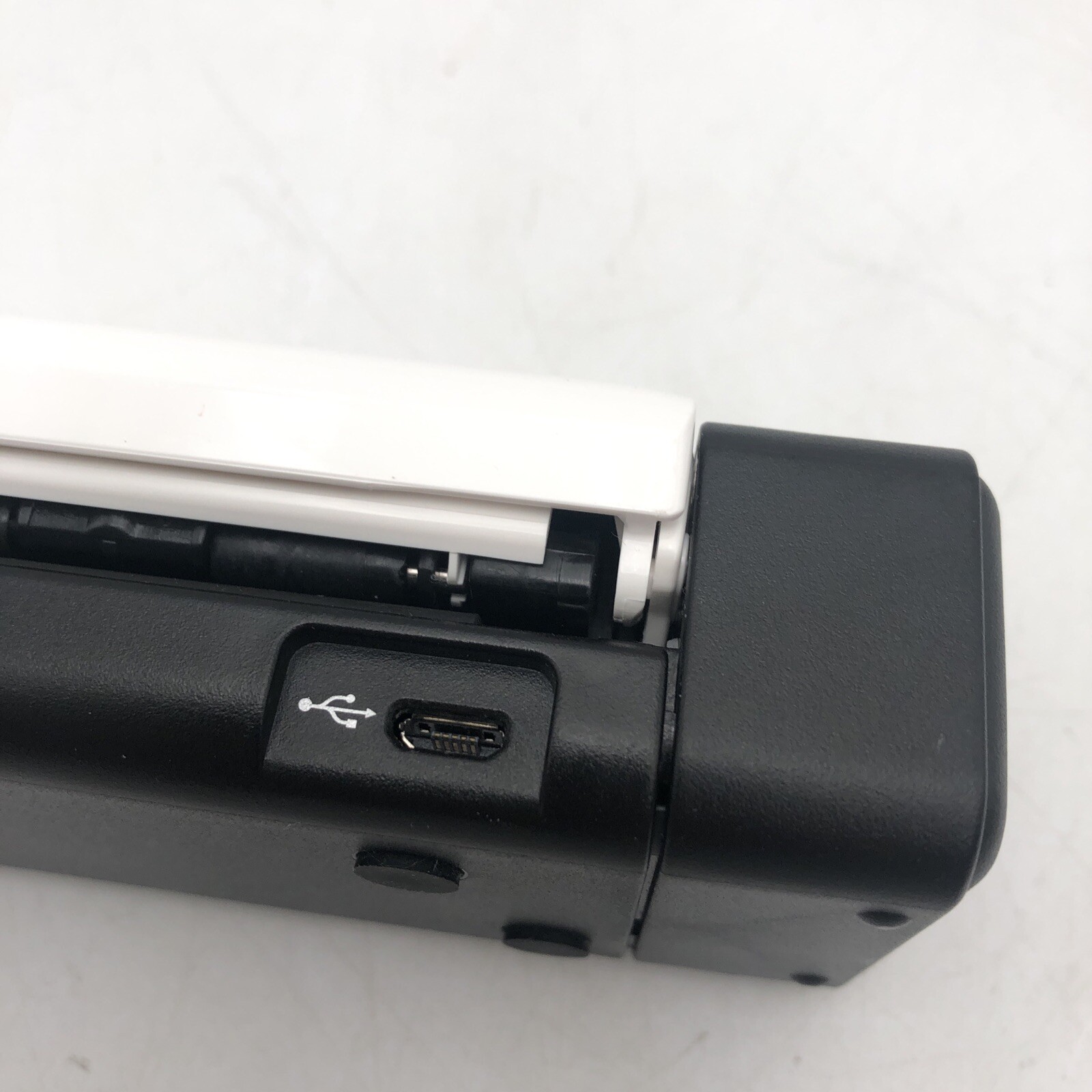USED Visioneer RoadWarrior 3 Simplex Mobile Document Scanner POWERS ON READ E