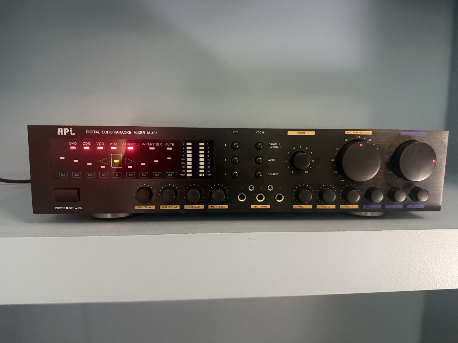 API M-401 DIGITAL ECHO KARAOKE MIXER AUDIO  PROCESSOR TESTED WORKING