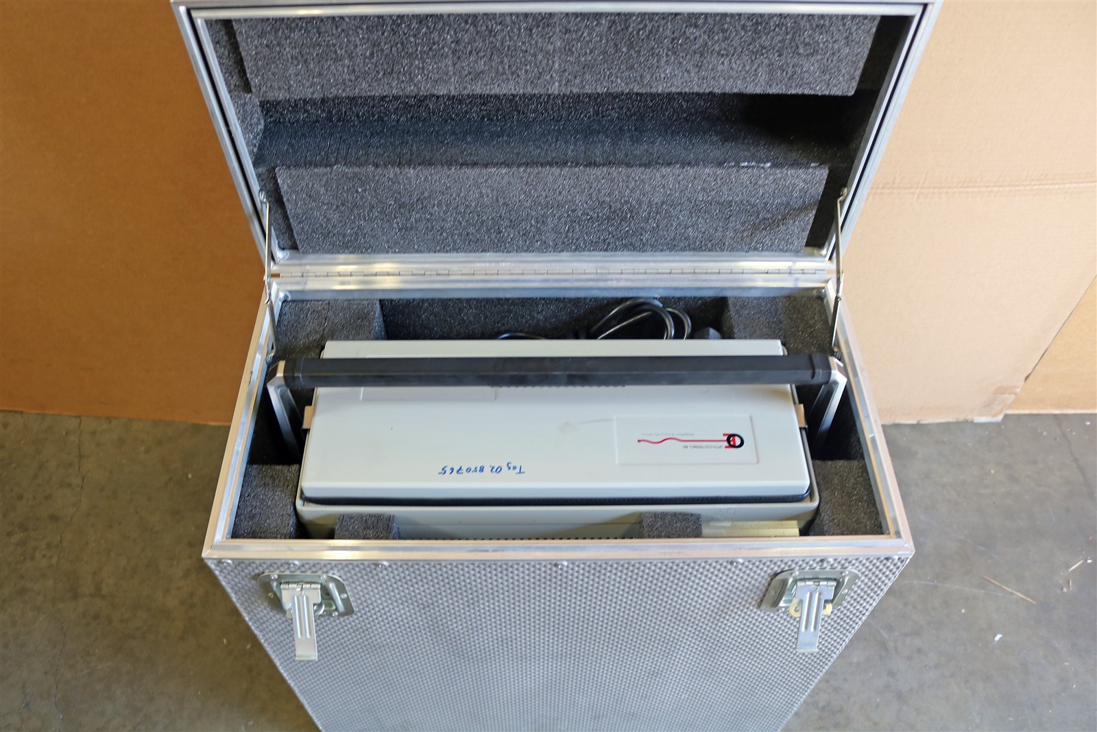 OFM130 Optical Fiber Monitor, Looks Hardly Used Ship  Or PU in So. Calif. -E3052