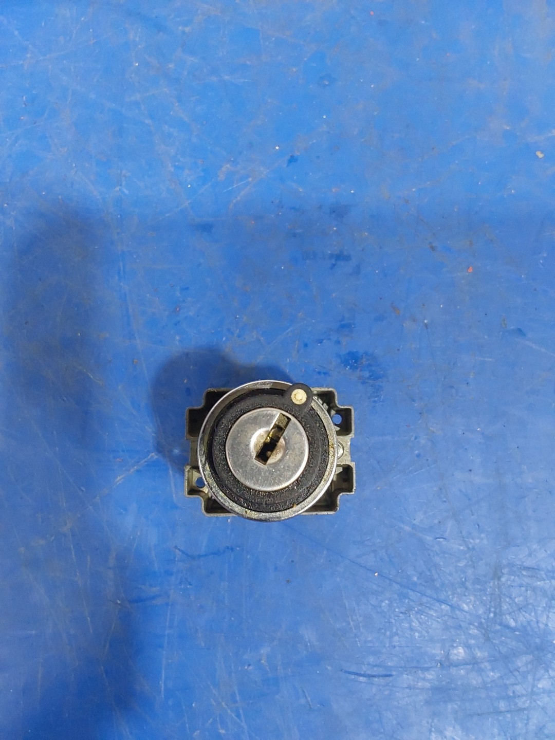 Telemecanique ZB2-BE101 ZB2-BE102 Key Selector Switch
