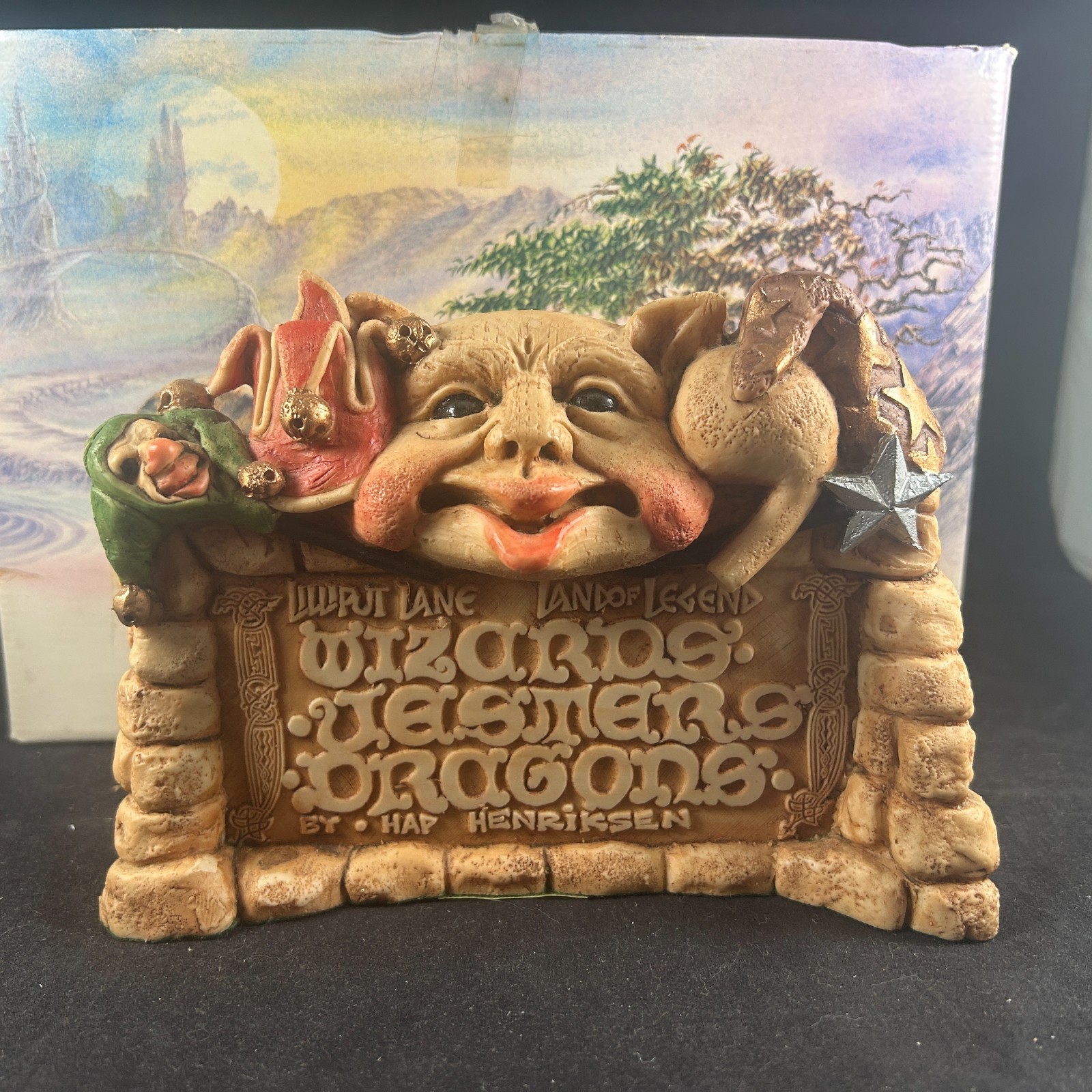 1989 WIZARDS JESTERS DRAGONS LILLIPUT LANE LAND OF LEGEND HENRIKSEN SIGN W/ BOX