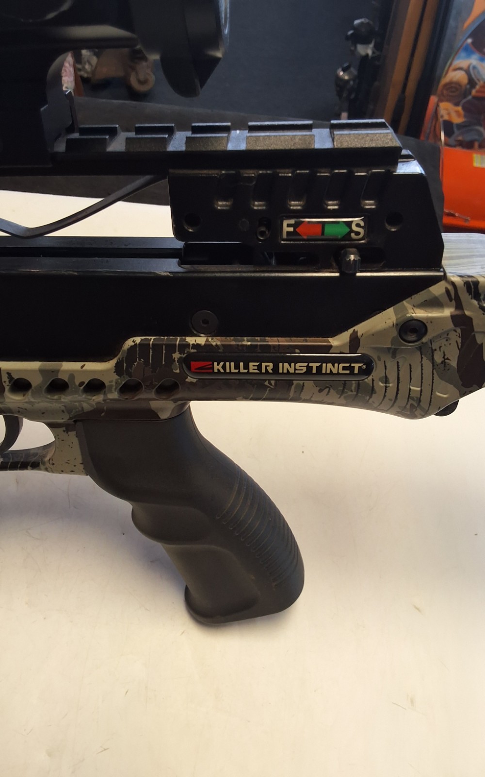 Killer Instinct Ripper 425 Crossbow With Scope, Pull String, And Six Bolts