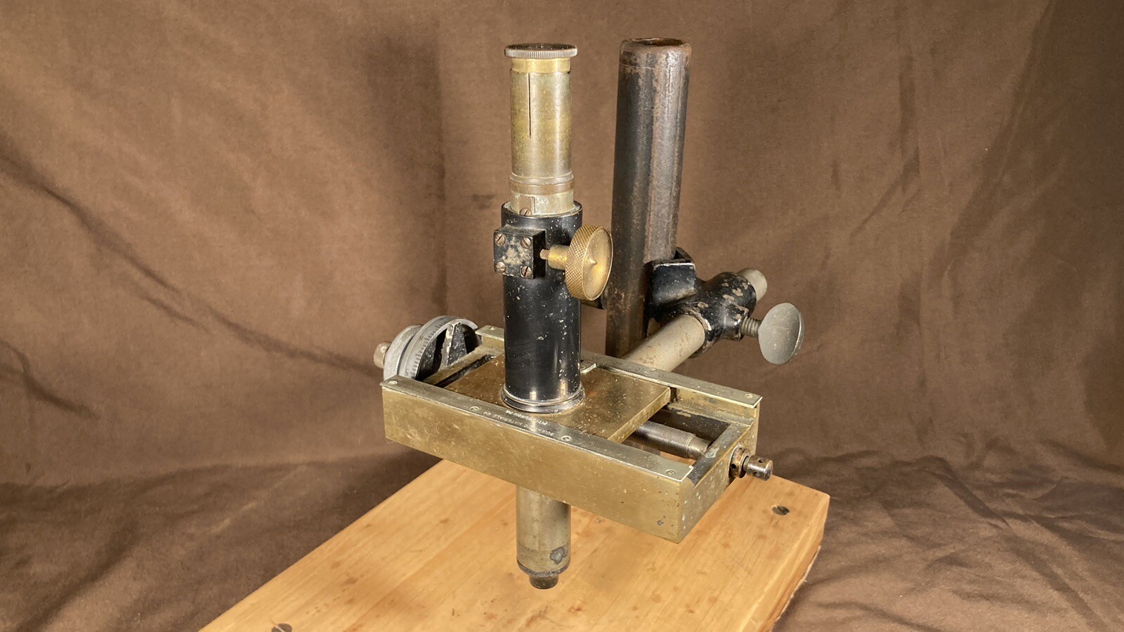 Antique Scientific Materials Co. Microscope / Comparometer ? Lab Equipment