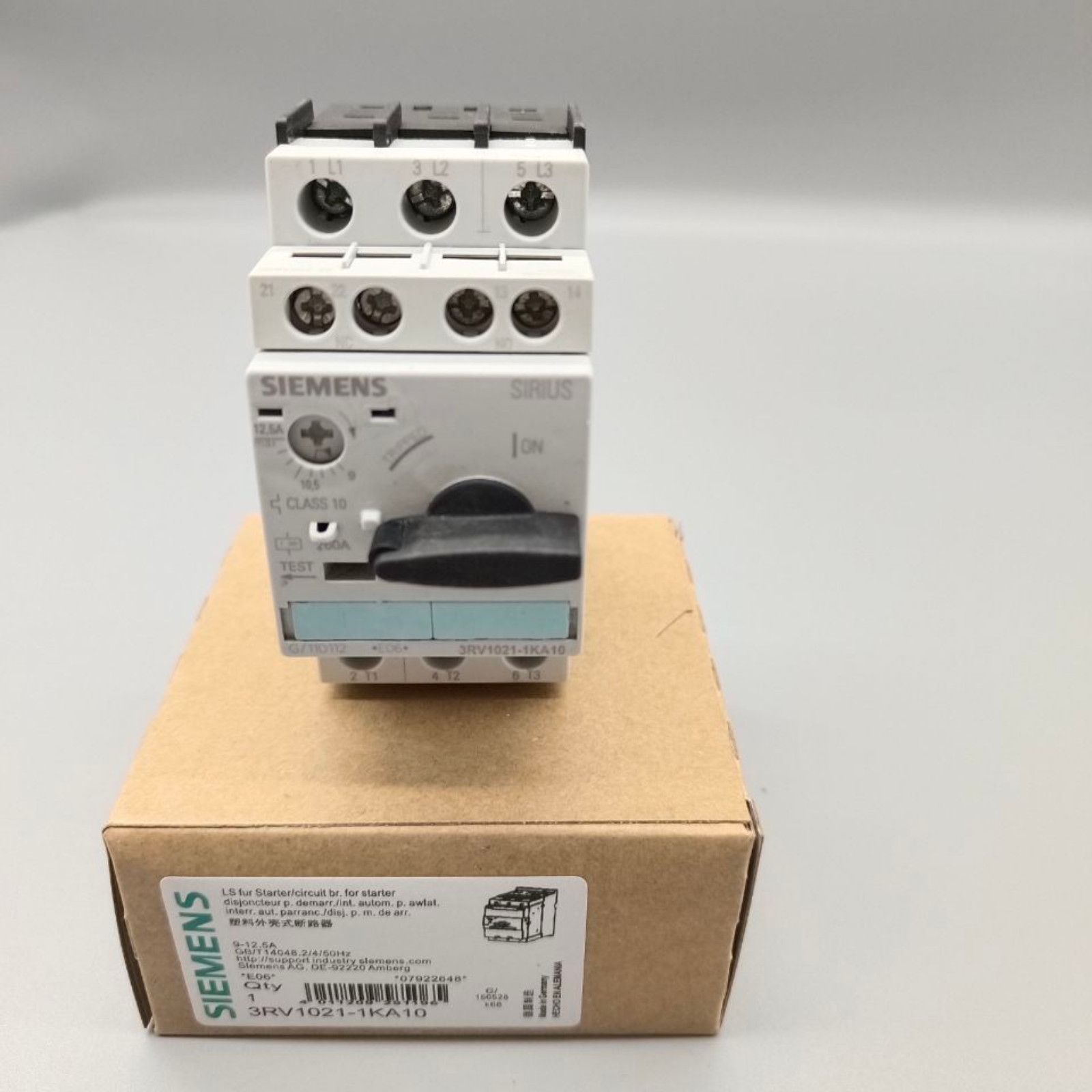 3RV1021-1KA10 1PCS New Siemens 3RV1 021-1KA10 circuit breaker  Fast delivery