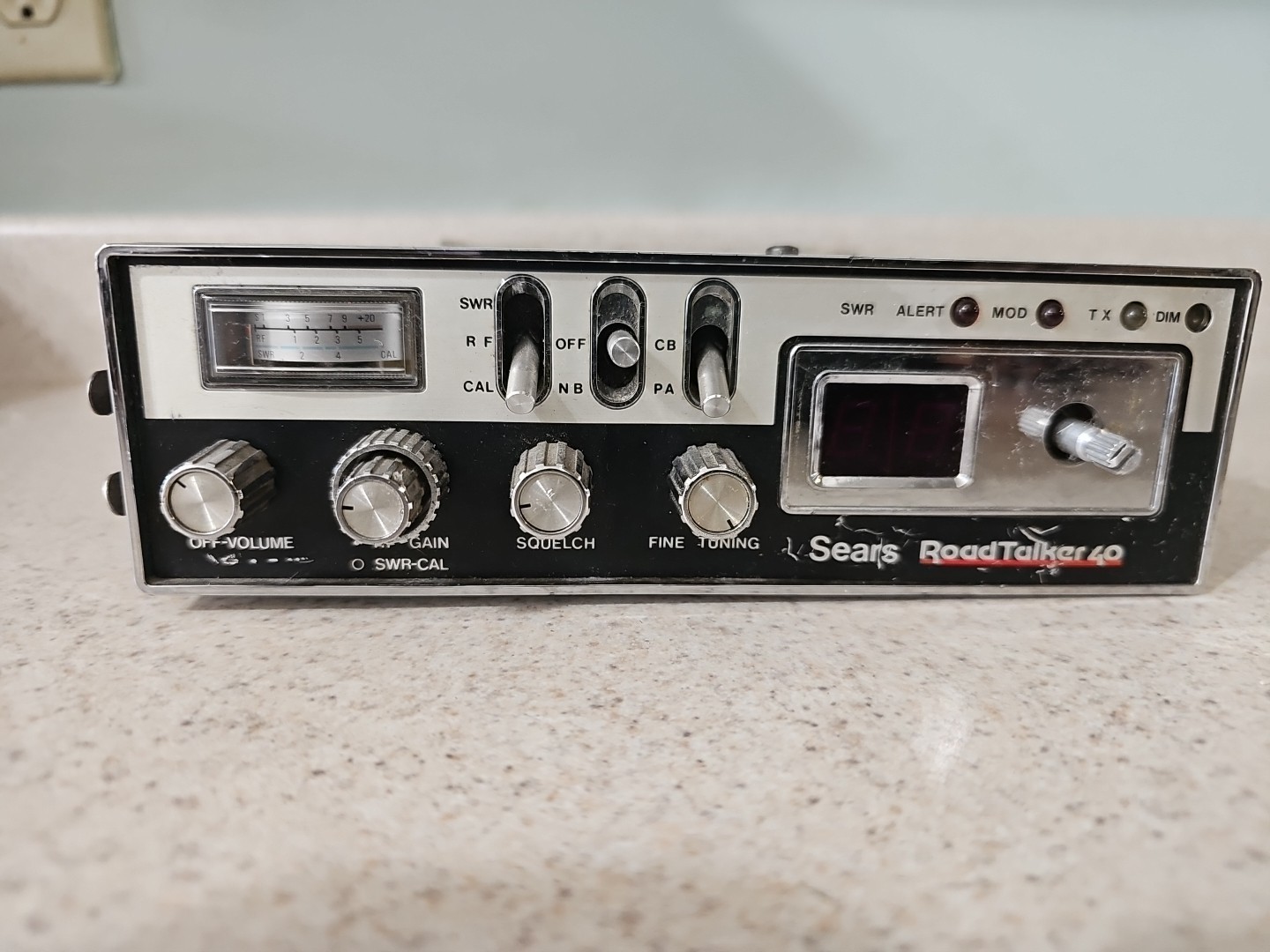 Vintage Sears Roadtalker 40 AM CB Radio CM-6000LC. Works Parts Only