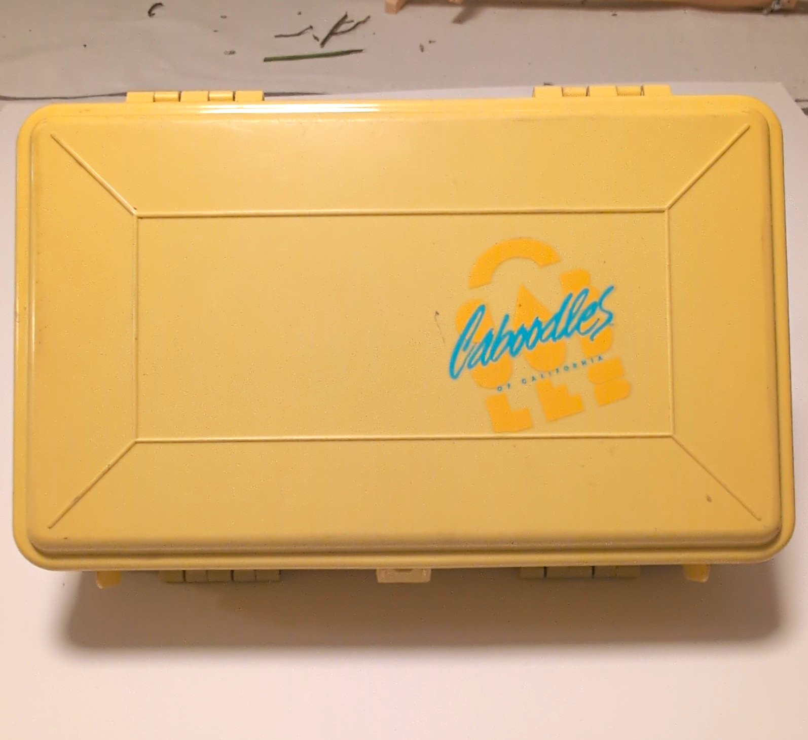 Caboodles Of California Yellow Plastic  Box w/ Compartments & Tray