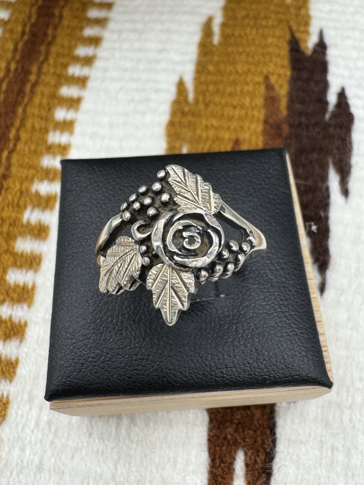 Sterling Silver Women’s Roses Leaves Berries Very Detailed 925 Size 7.75