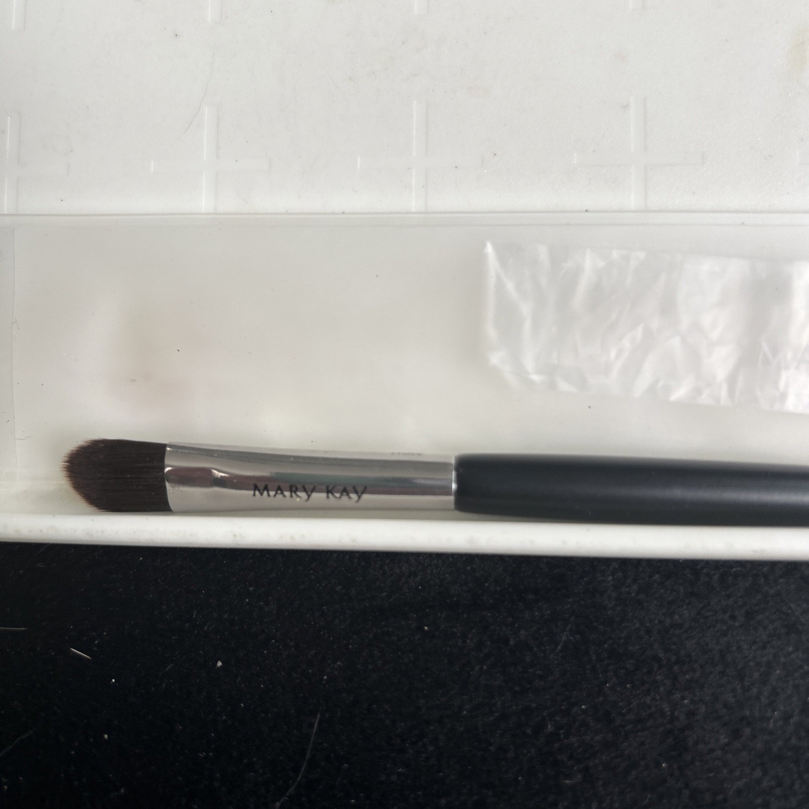 New Mary Kay Cream Eye Color / Concealer Brush w/ Clear Carry Pouch / Sleeve