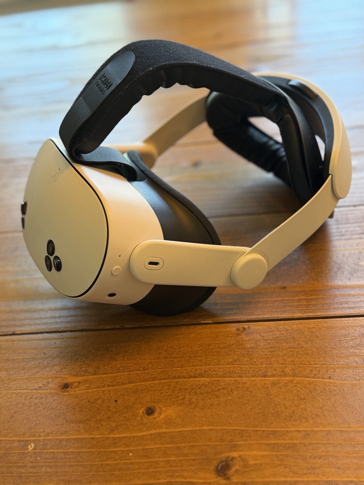 Meta Quest 3S 128GB VR Headset + KIWI Design Comfort Head Strap - Excellent